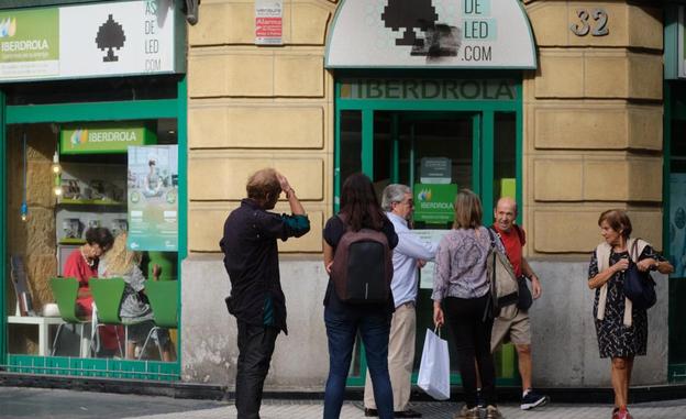 Largas esperas al teléfono para solicitar el cambio a la tarifa TUR
