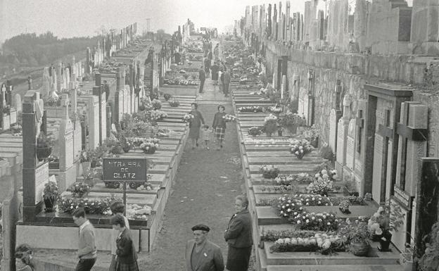 Con los «sosos» crisantemos al cementerio