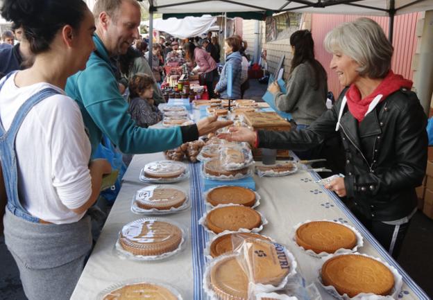 Ambiente de feria en el polígono industrial de Itziar