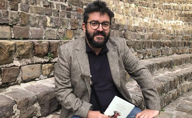 «Saiatu naiz irakurlearen eta testuaren artean zailtasun gehigarririk ez jartzen»