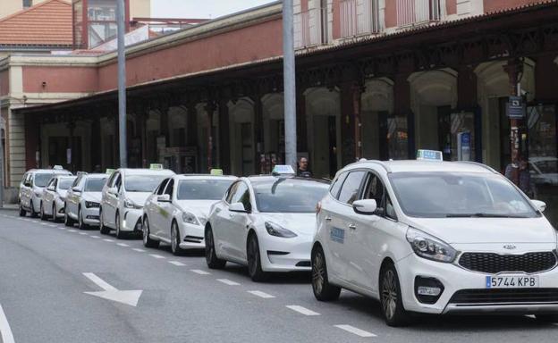 La pandemia castigó a taxistas, hoteles y bares, que declararon menos de 14.000 euros