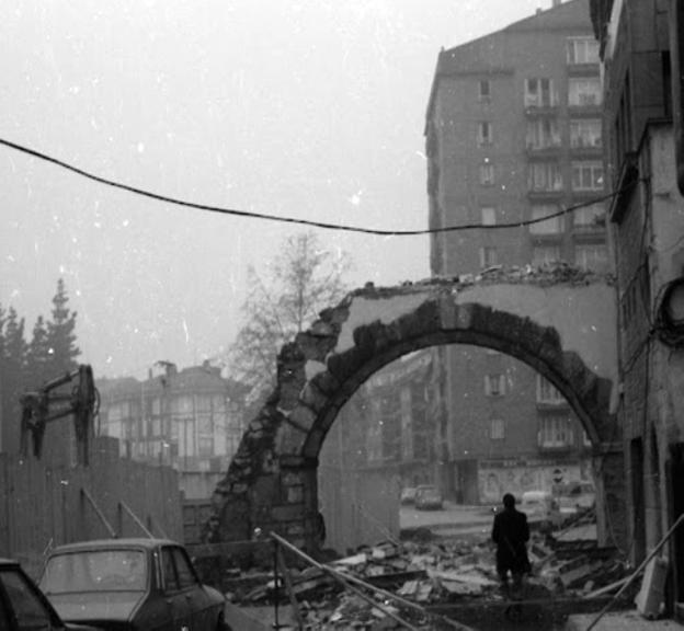 El desaparecido arco de las Agustinas de la calle Zarugalde