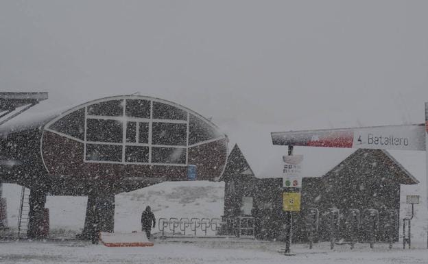 El Pirineo aragonés se tiñe de blanco tras una gran nevada