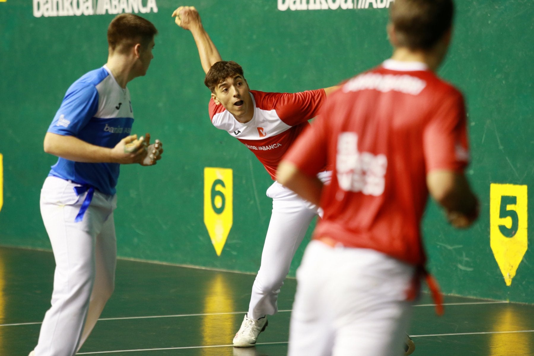 Derechazos secos y ásperos de Eskuza