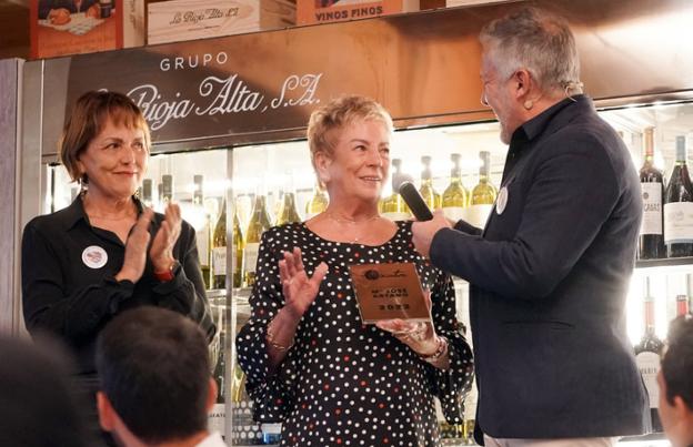 El premio 'Cocineras en la sombra' otorgado a Maria Jose Artano