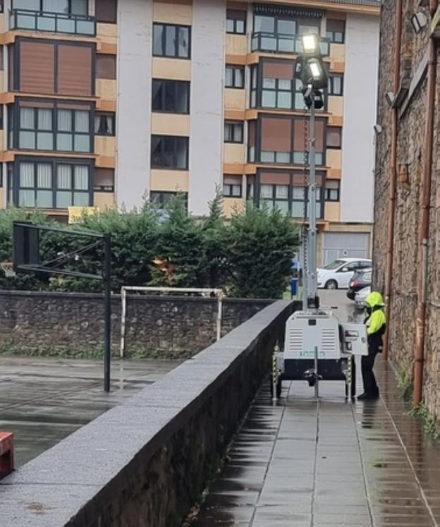 Olaitturri se iluminará con una instalación portátil los días que haya funeral