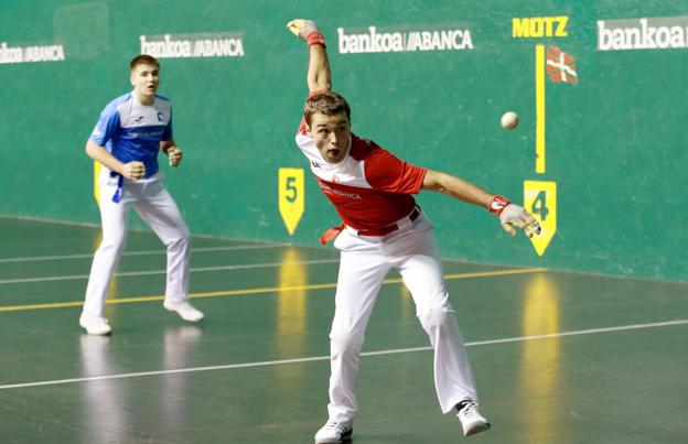 Aranbarri-Eskuza y Arrillaga, adelante