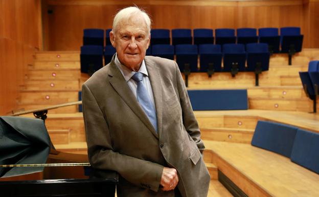 José Mari Echarri: «Llevo más de 25 años al frente del Orfeón y se acerca la hora de ir pensando en el relevo»