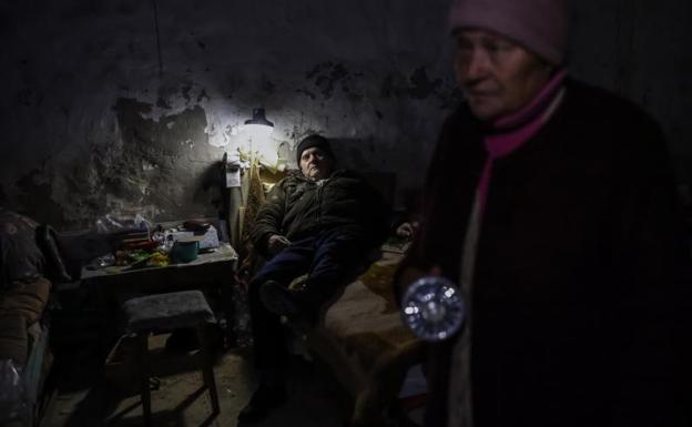 Olga, 72, and her husband Victor are camping in the basement of a village near the front line, in the northern region of Kherson. 