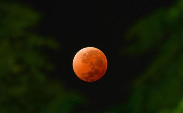 Este martes se producirá la última 'Luna de sangre', pero no será visible en Europa