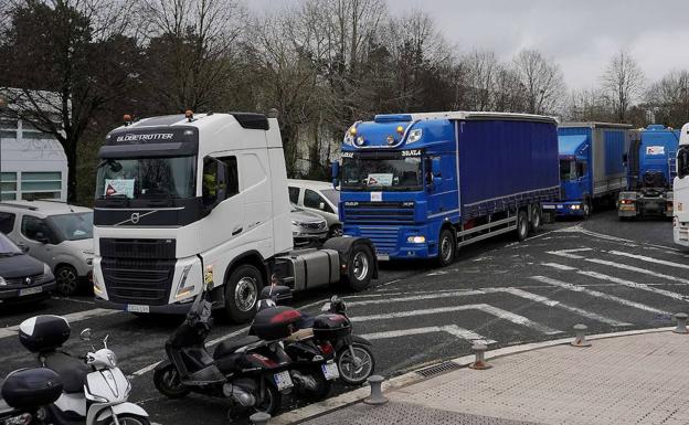 Hiru no secundará de momento la huelga del transporte