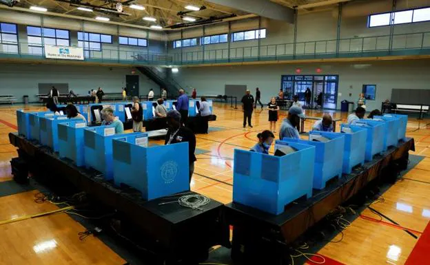 Voters in Gwinnett Count, Atlanta, cast their ballots in a sports hall. 