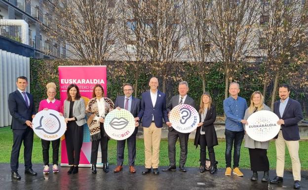 Euskaraldiarekin bat egin dute bost saltoki handik