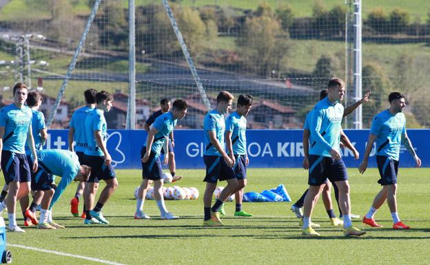 Remiro, Carlos Fernández, Brais Méndez, Silva y Zubimendi no se ejercitan con el grupo