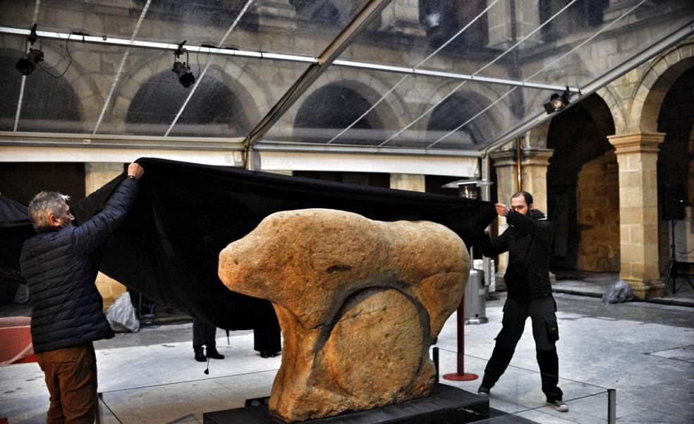 Un incómodo jabalí de piedra: La historia del ídolo de Mikeldi