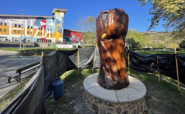 Un tributo escultórico al castaño