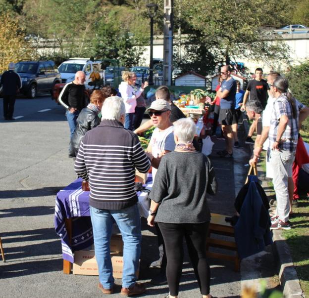 Eguraldi bikaina Lasaoko aurtengo azokan