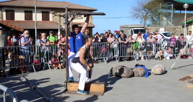 Herri kirol saio bikaina Askizuko San Martin jaietan