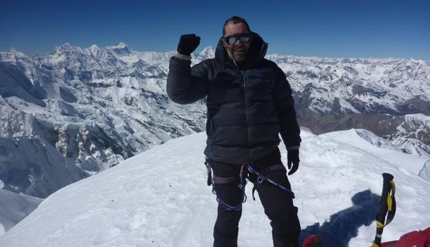 Pedro García asciende el Himlung