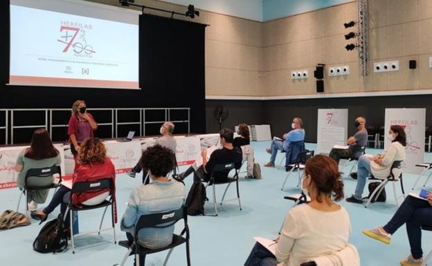 Sesión participativa de Herrilab +700 para valorar y completar el Plan Local
