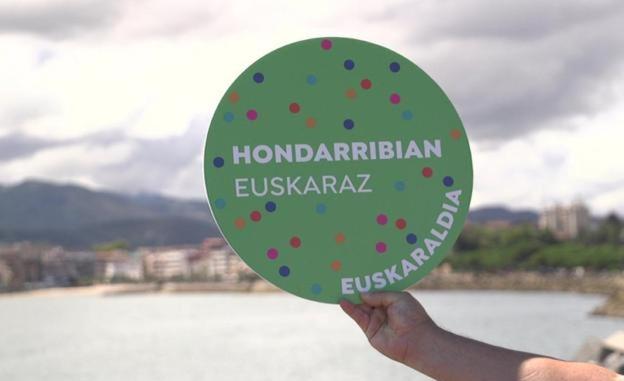 Udalerri euskaldunetan ere, ezagutzak gora eta erabilerak behera