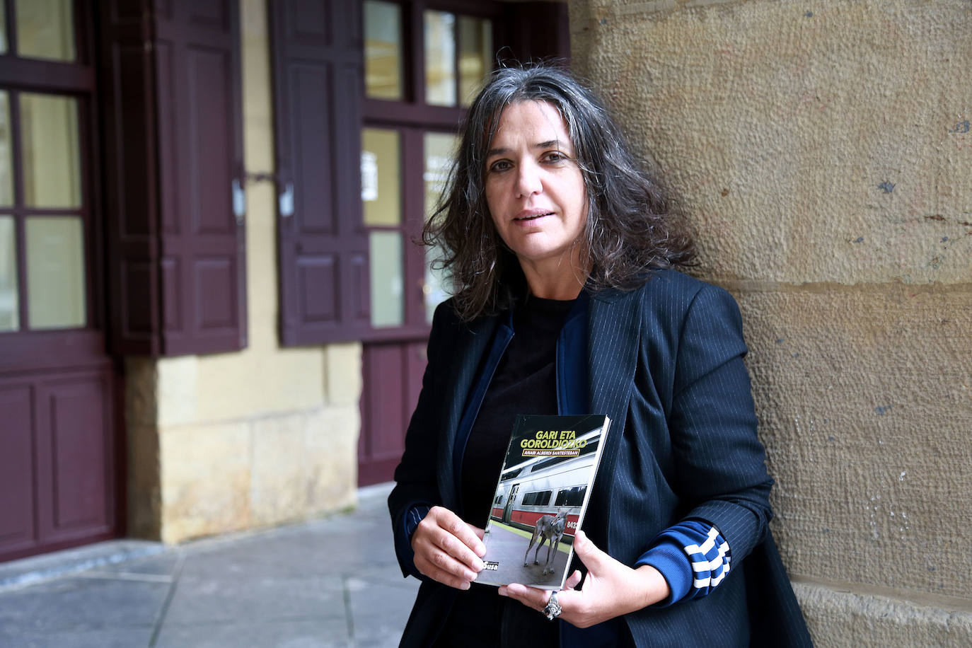 «Abestiak egiteko balio ez zidaten bi unek, bi testuk, piztu zidaten hasierako su txiki hura»