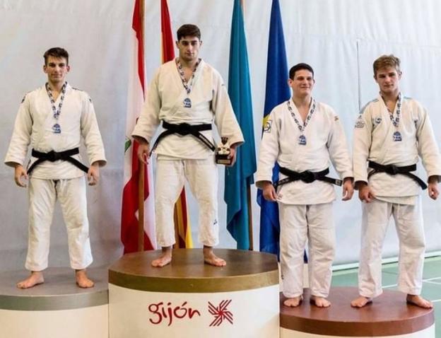 Medallas de plata para los judokas Amets Carrera y Borja Seco