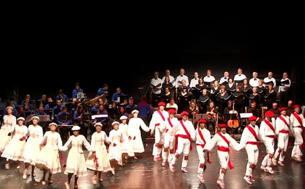 La Banda de Música, la coral Iraurgi y el grupo de baile Sahatsa presentan 'Oi Lur'