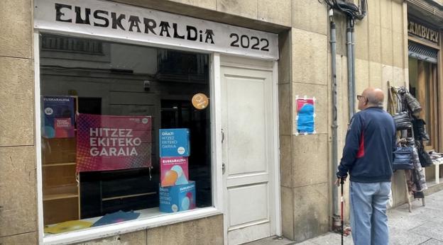 Despegue 'gigante' de Euskaraldia con pasacalles, castañada y conciertos