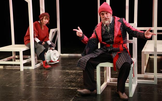 Tartean Teatroa pone en escena en el Coliseo la obra en euskera 'Alderray'