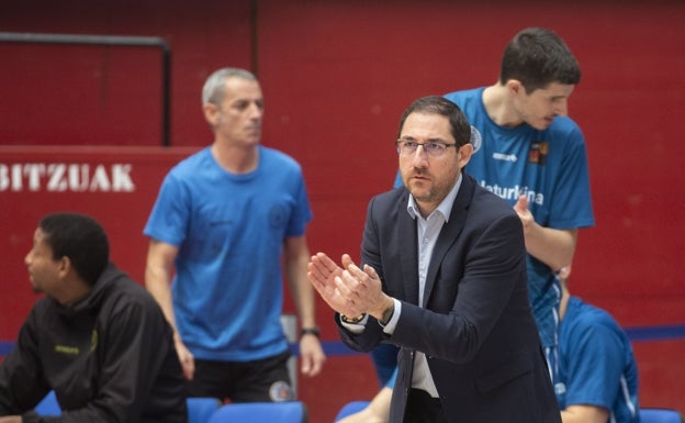 Encinas: «Al que no le guste jugar delante de 8.000 aficionados, que se quede en casa»