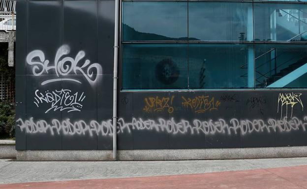 El Ayuntamiento destinará 81.000 euros para la retirada de 84 pintadas de edificios particulares