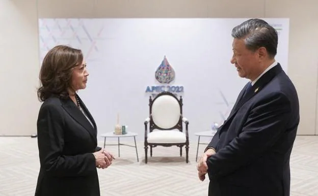 US Vice President Kamala Harris and Chinese President Xi Jinping this Saturday in Bangkok. 