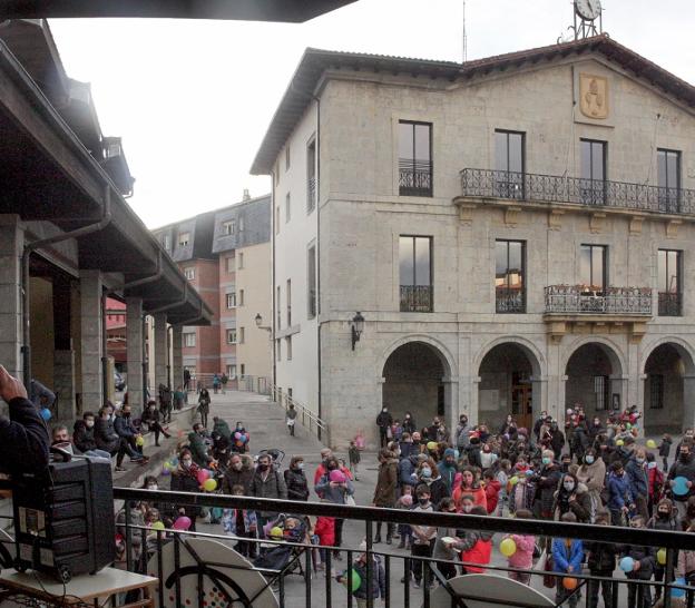 Gaur goizean ospatuko da herrian Euskaraldiaren jaialdia, festa giroan