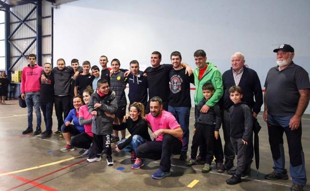 Solidaridad vecinal masiva con Markel