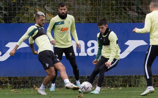 Ipurua alberga la gran fiesta del fútbol vasco en Segunda