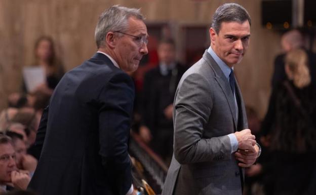 Jens Stoltenberg and Pedro Sánchez, during the plenary session of the third day of the annual meeting of the NATO Parliamentary Assembly. 