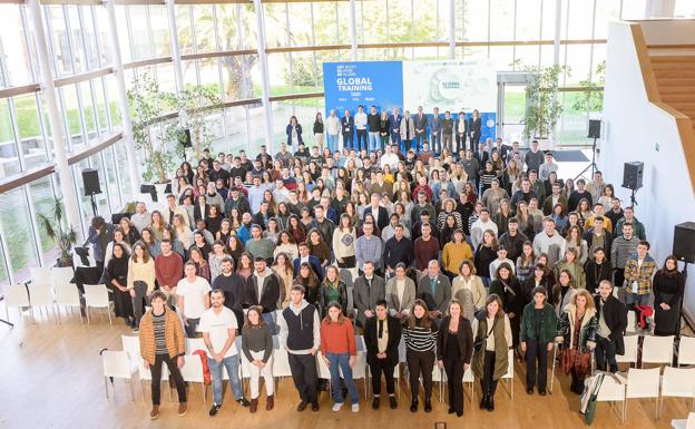 Medio millar de jóvenes reciben las becas Global Training para hacer prácticas en el extranjero