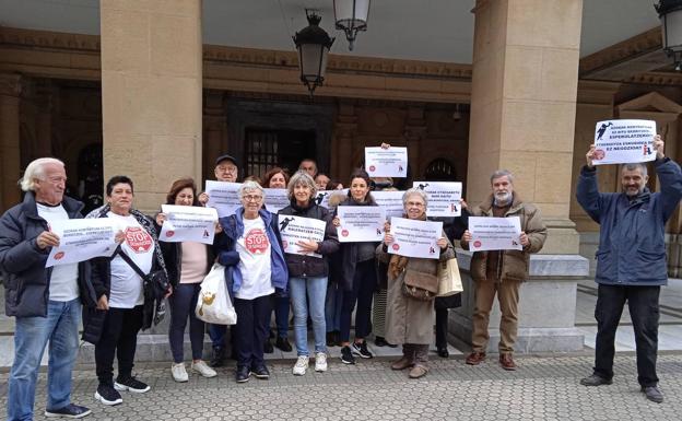 Donostia mediará para que vecinos de Gros renueven su renta con Azora sin ser desalojados