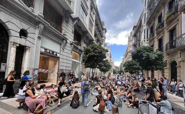 El comercio textil convoca para este viernes una jornada de huelga en pleno 'Black Friday'