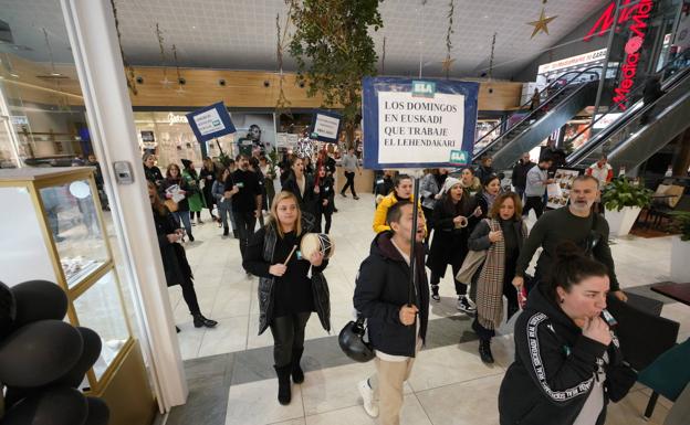 Protestas del comercio textil en una jornada de huelga en pleno 'Black Friday'