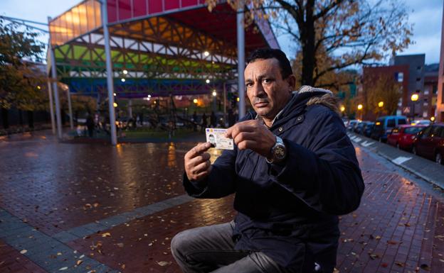 La nacionalización de extranjeros repunta en Gipuzkoa y toca máximos con 3.000 pasaportes en un año