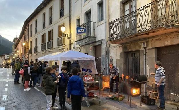 Alumnos de una ikastola de Alto Deba recaudan 5.500 euros para que otra de Iparralde pueda pagar la calefacción
