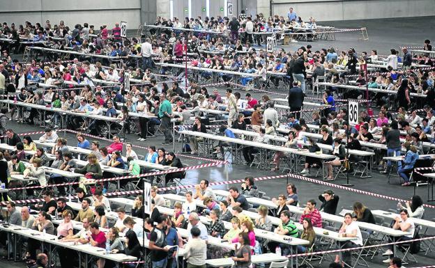 Casi 11.900 aspirantes para 3.178 plazas de interinos en la enseñanza pública vasca