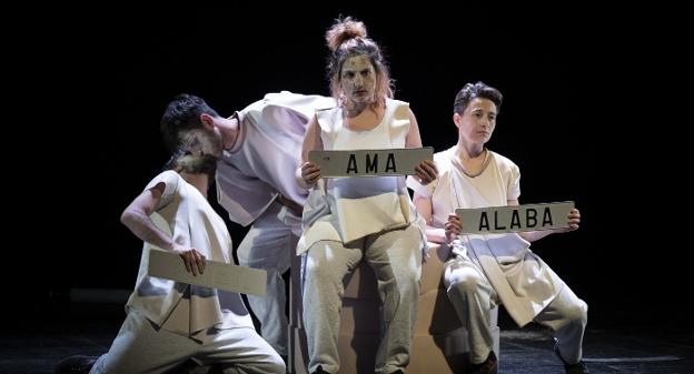 'Antigone', teatro en euskera en Sarobe