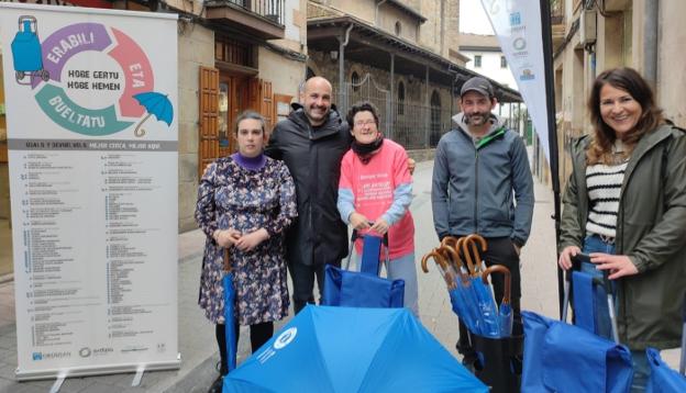 Préstamo de paraguas y carros de compra