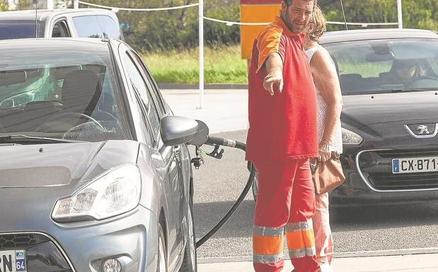 Las gasolineras de Gipuzkoa urgen al Gobierno a aclarar si la ayuda de 20 céntimos acaba el día 31
