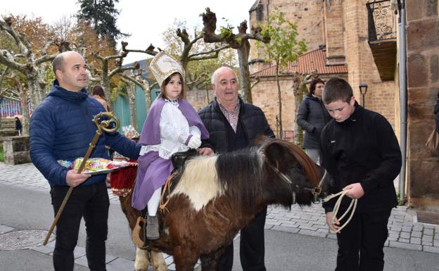Segurako kaleetan ibili da San Nikolas Txikia