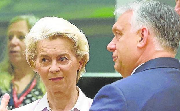 The President of the European Commission, Ursula Von der Leyen, and the Hungarian President, Viktor Orban. 