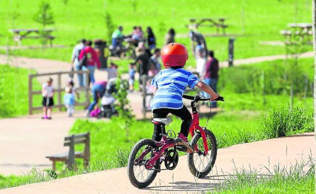 En 8 de cada 10 pueblos de Gipuzkoa mueren más personas de las que nacen